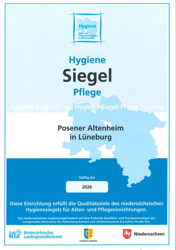 Das blaue Zertifikat zeigt das Hygiene-Siegel 2026 für das Posener Altenheim in Lüneburg.